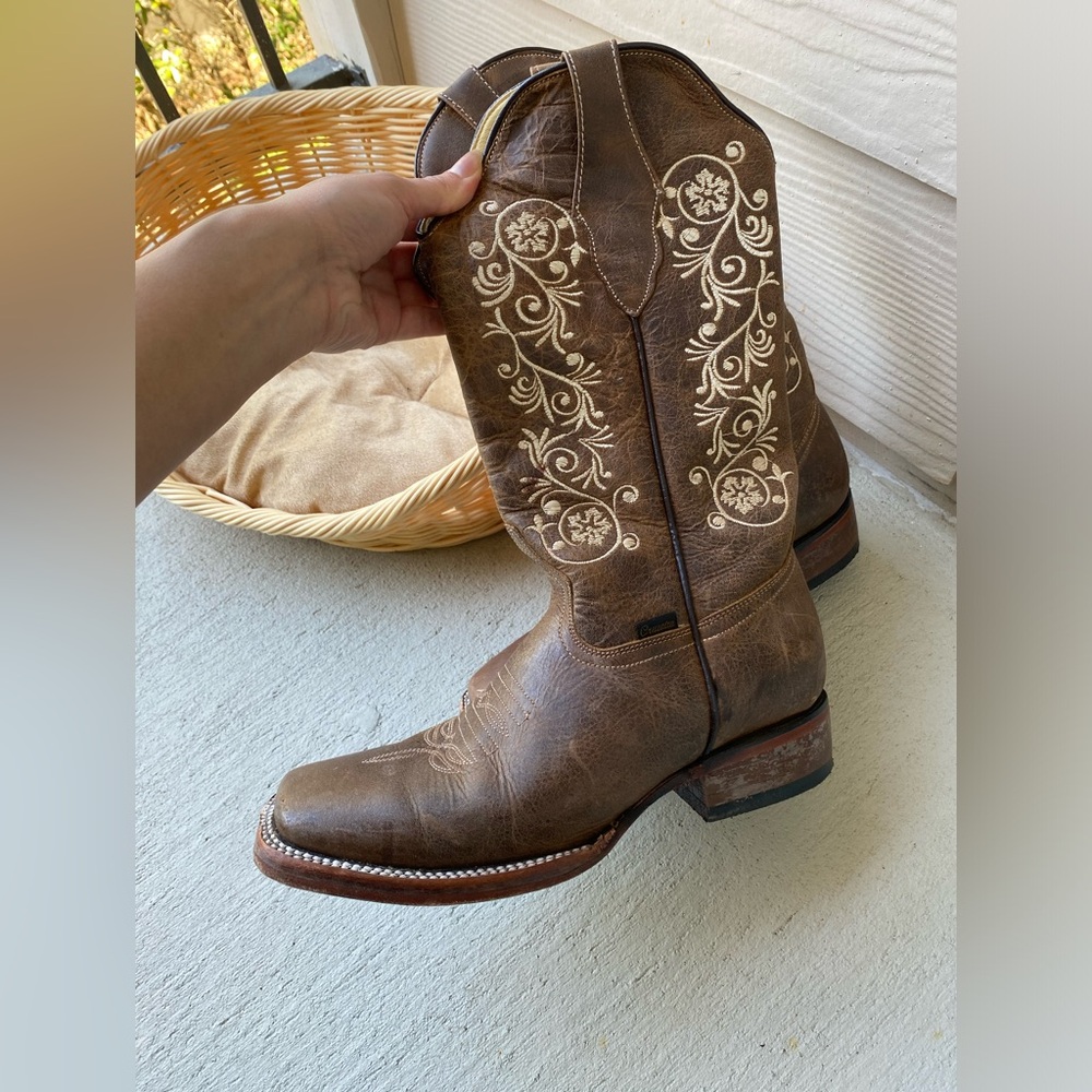 Women cowgirl boots